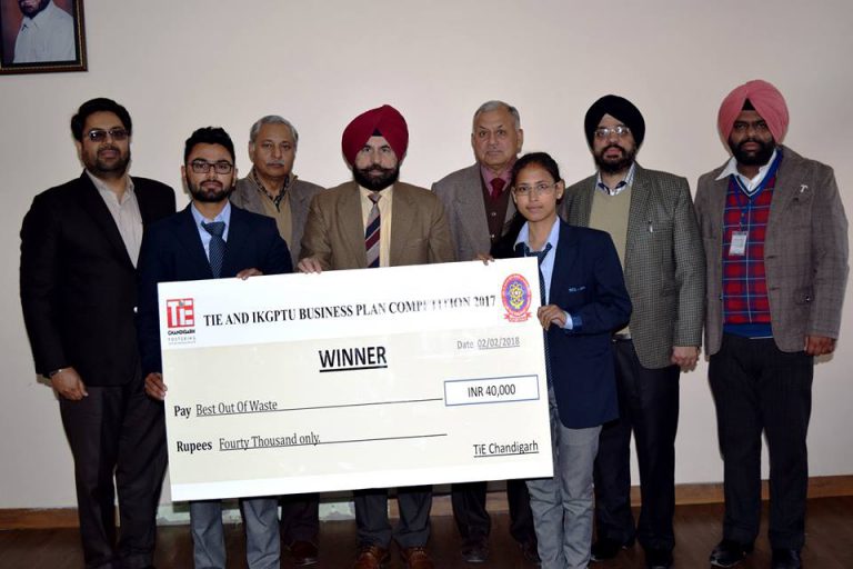 How to tie a men's necktie image